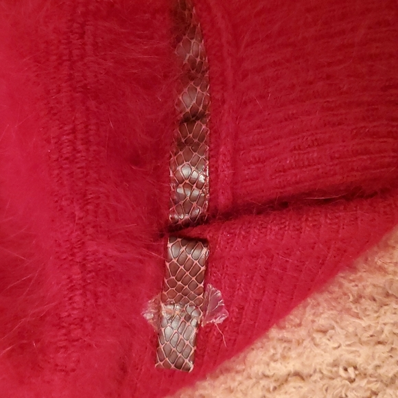 Fuzzy hat - Picture 2 of 4